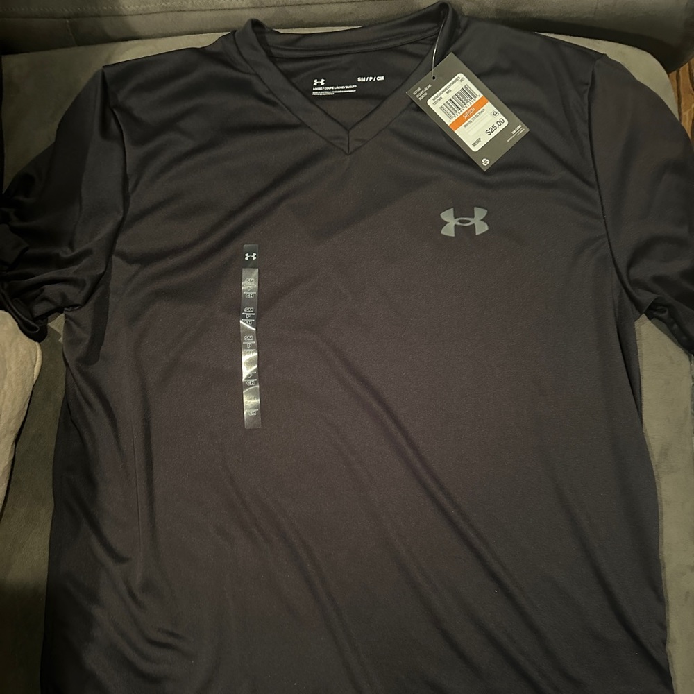Under armor velocity 2.0 SS Vneck short